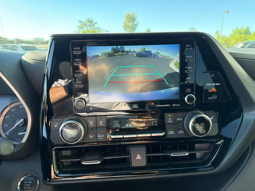 Used 2022  Toyota XSE image 15