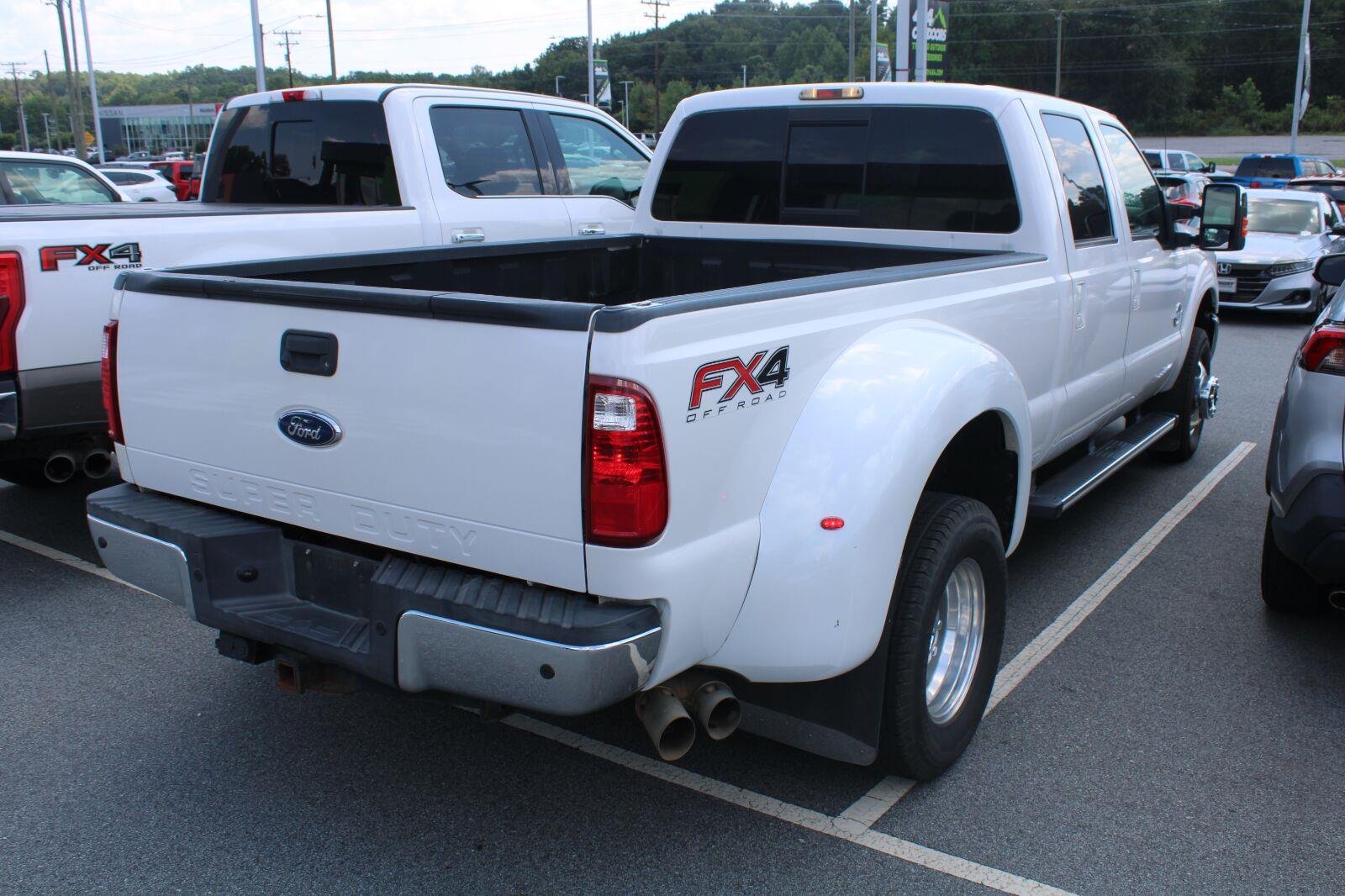 Used 2012 White Platinum Metallic Tri-Coat Ford Lariat image 6