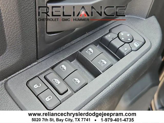 New 2026 Diamond Black Crystal Pearl-Coat Exterior Paint RAM Tradesman image 15