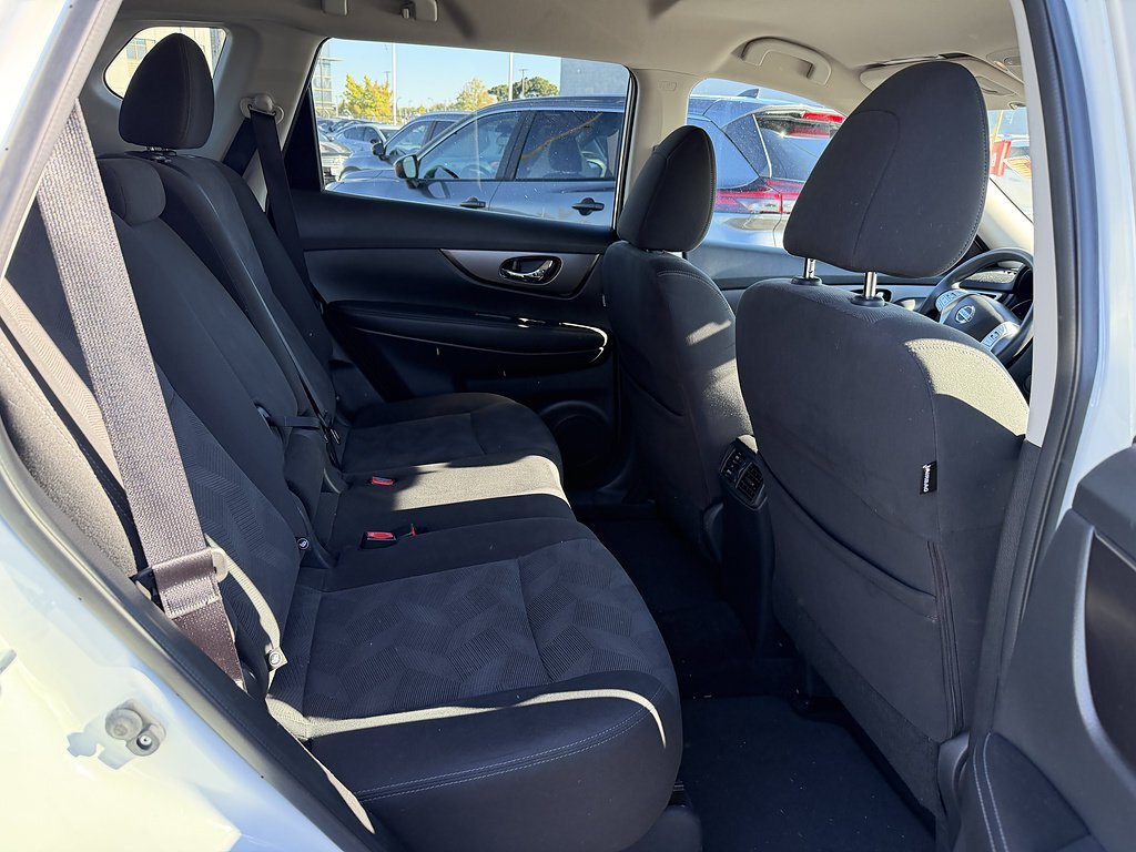 Used 2016 Pearl White Nissan SV image 15