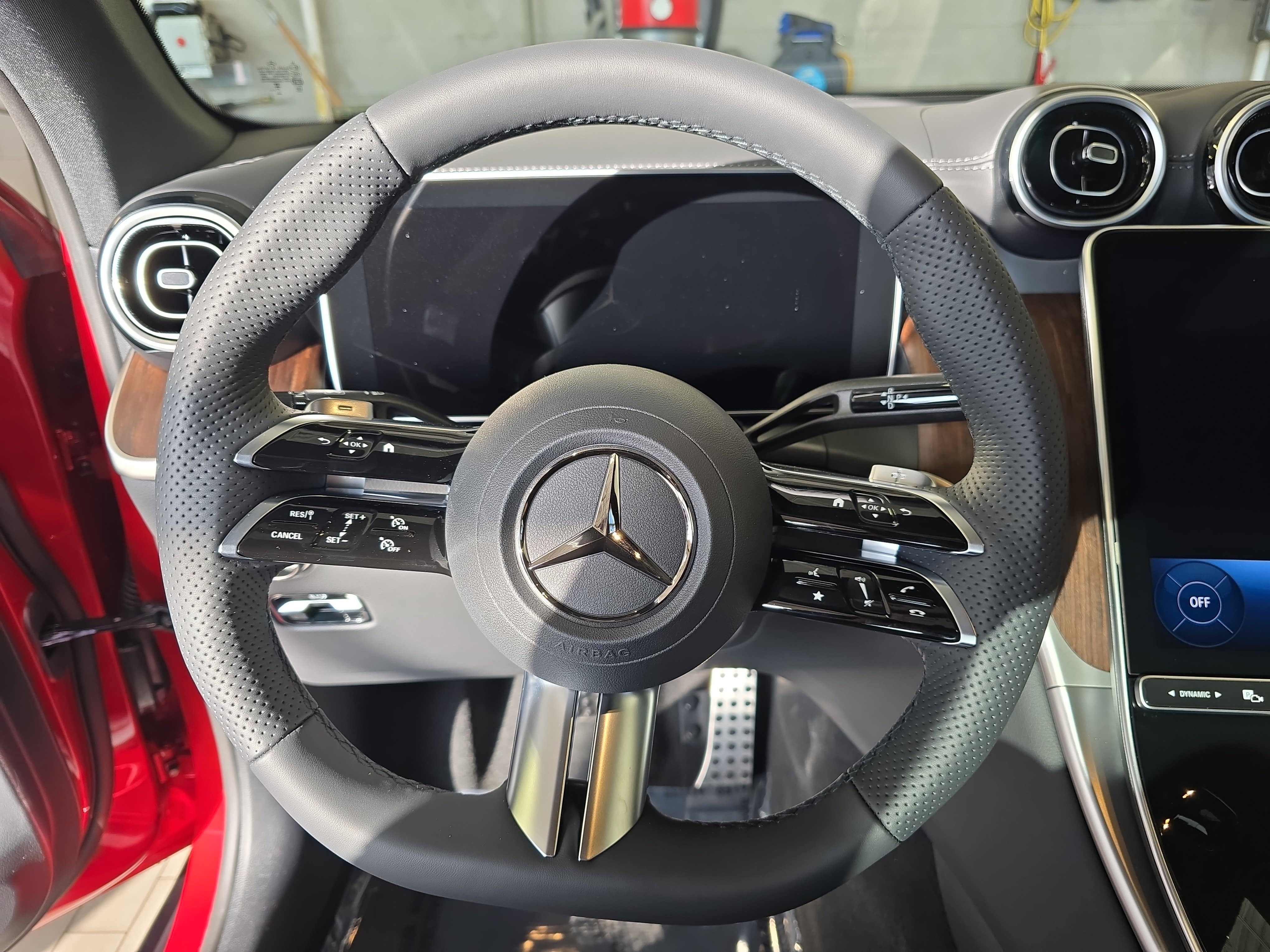 New 2026 MANUFAKTUR Patagonia Red Metallic Mercedes-Benz GLC300 image 19