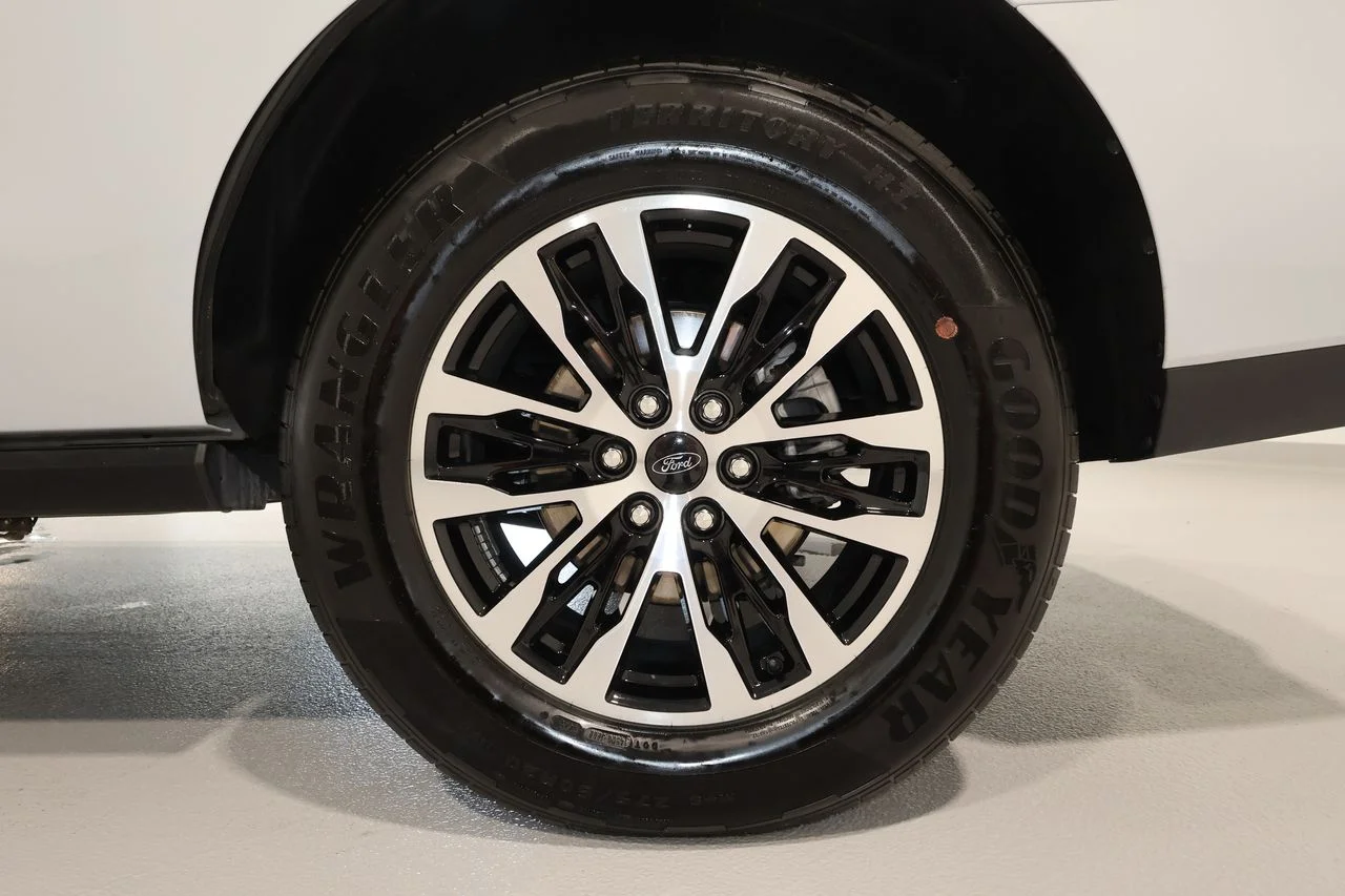 Used 2025 Silver Ford Platinum image 35