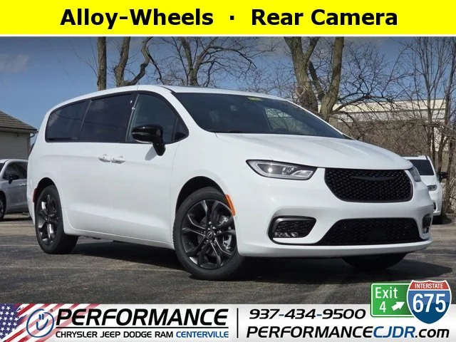 2026 Chrysler Pacifica Select's photo