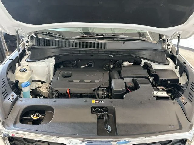 Used 2019 White Kia LX image 19