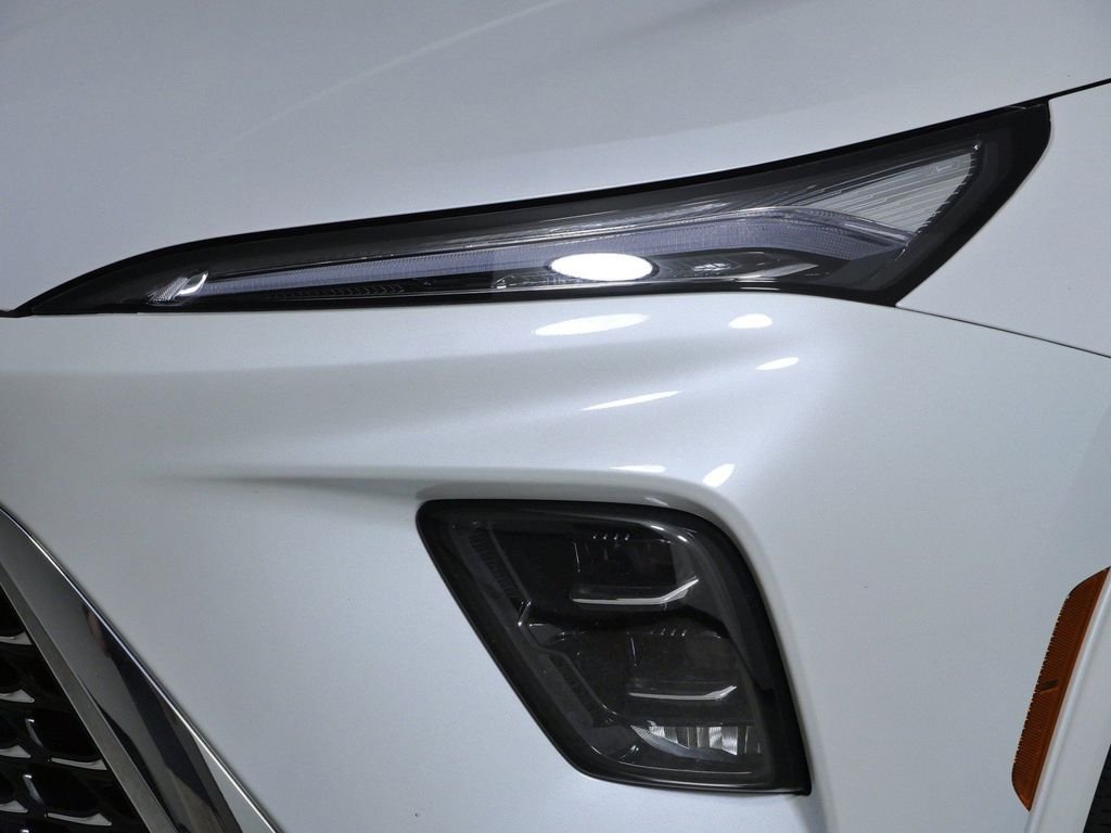 Used 2025 White Buick Avenir image 4