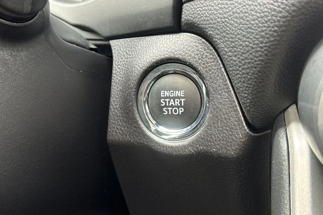 2025 Toyota RAV4 XLE - Photo 26