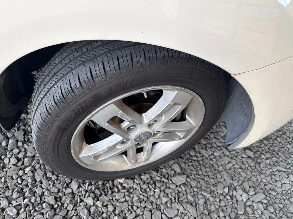 Used 2011  Kia Plus image 4
