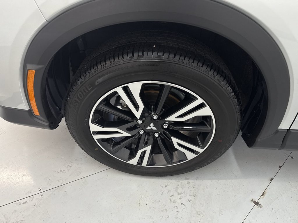 Used 2026 Alloy Silver Metallic Mitsubishi  image 31