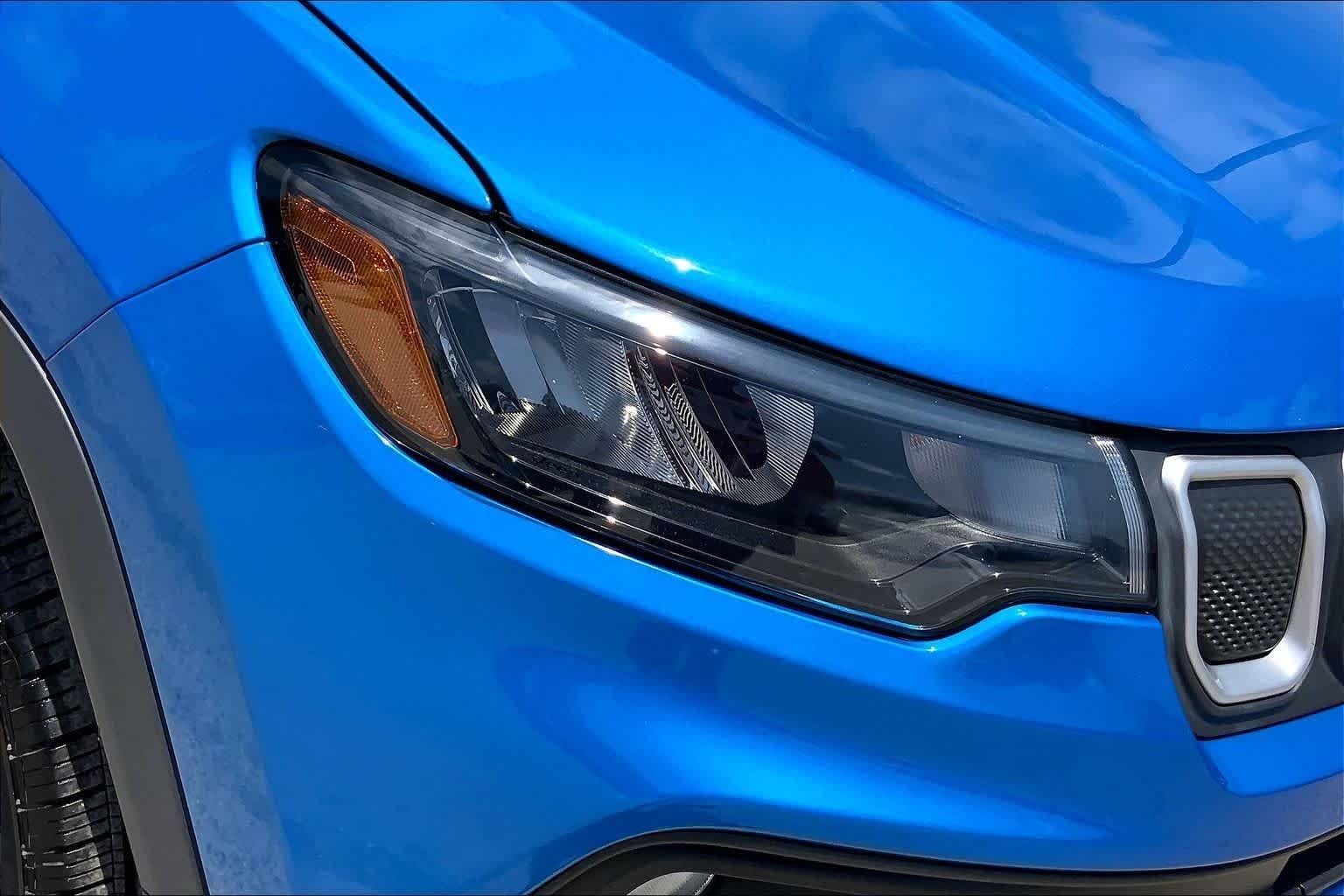 Used 2022 Laser Blue Pearlcoat Jeep Latitude image 27