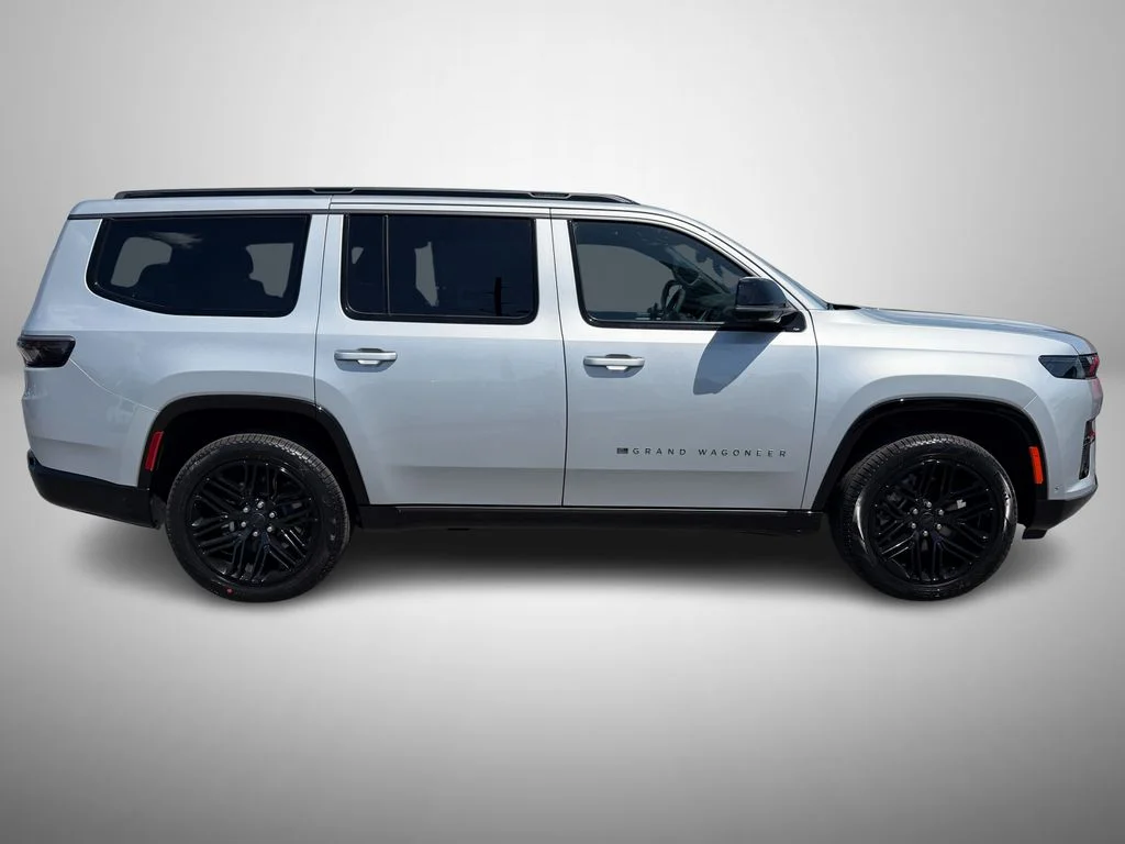 New 2026 Silver-Zynith Exterior Paint Jeep Limited Reserve image 5