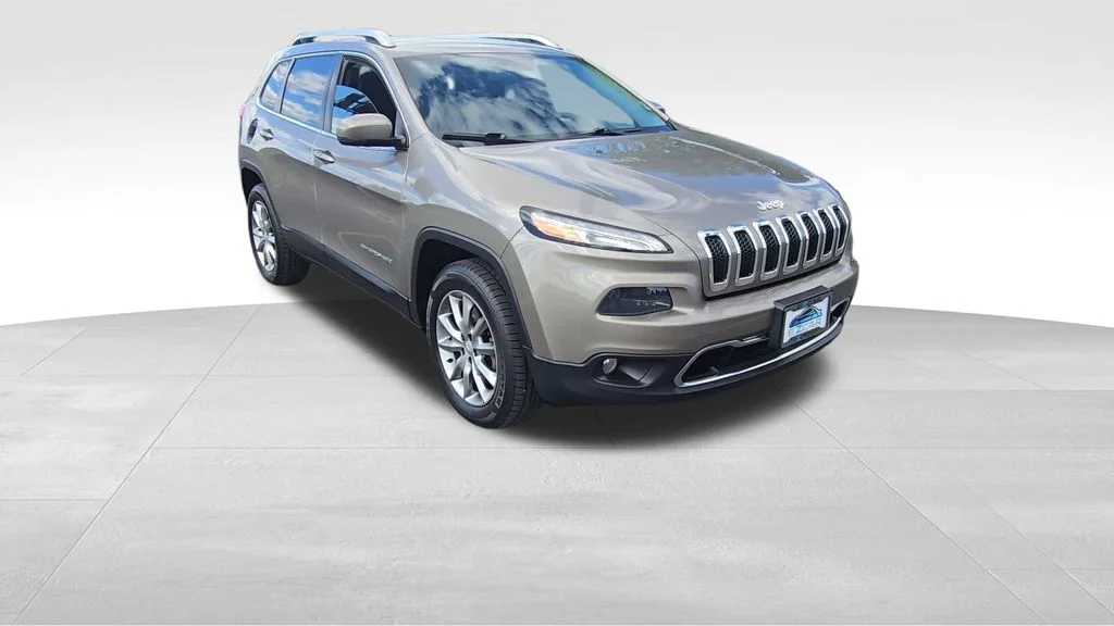Used 2018 Jeep Cherokee Limited with VIN 1C4PJMDBXJD597733 for sale in Lewistown, MT