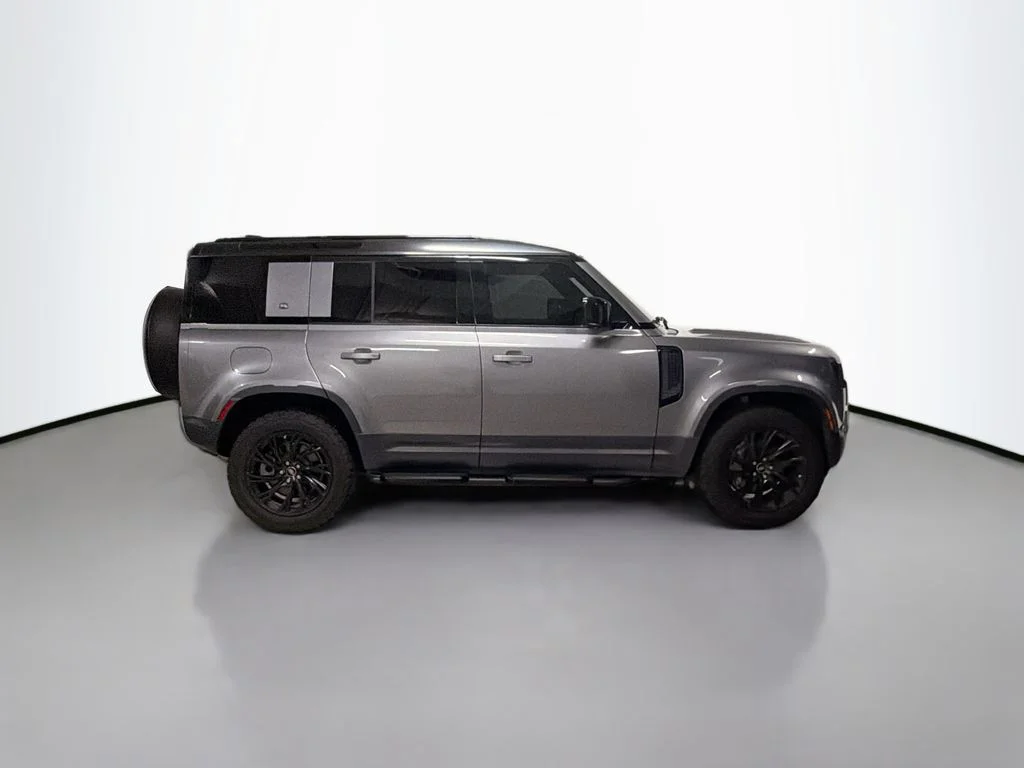 Used 2021 Eiger Grey Metallic Land Rover SE image 8