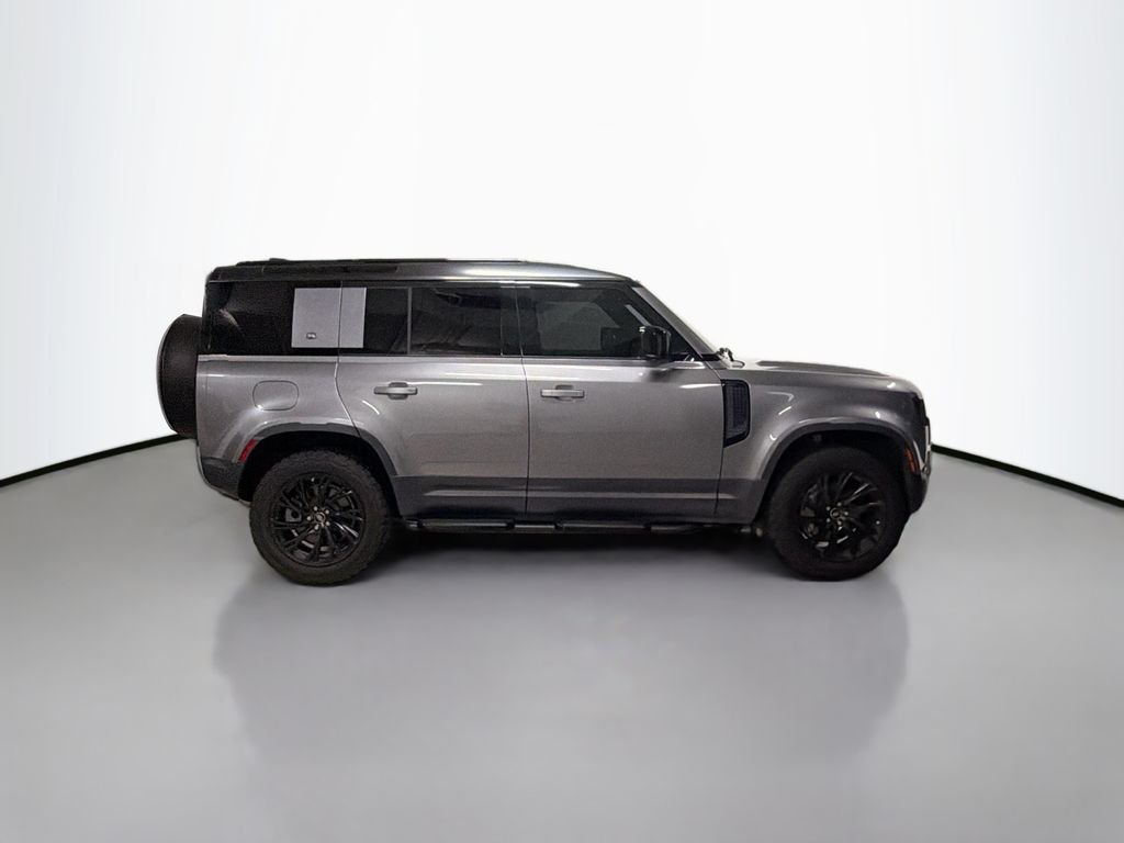 Used 2021  Land Rover SE image 8