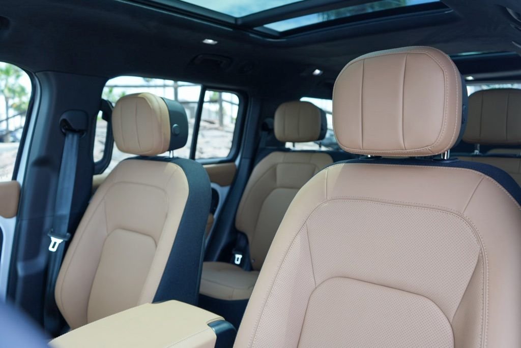 New 2026 Fuji White Land Rover V8 image 5