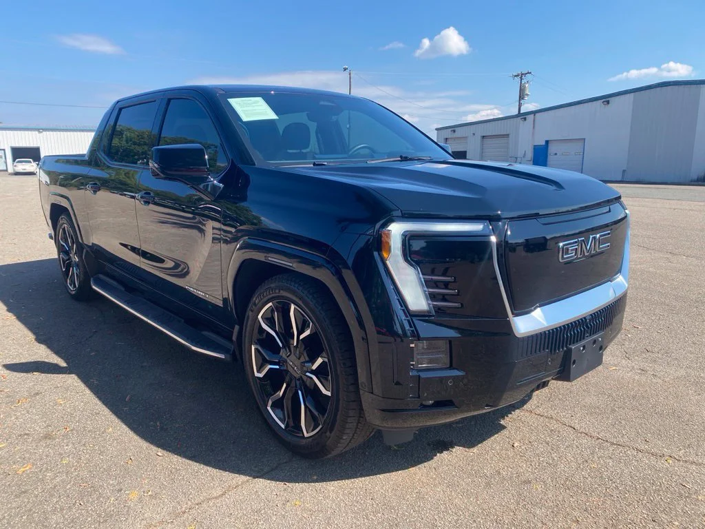 Used 2025 Onyx Black GMC Max Range Denali image 7