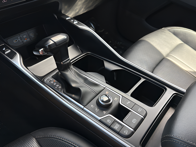 Used 2024 Black Kia S image 12