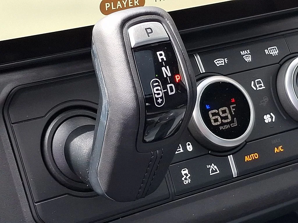 New 2026 Carpathian Grey Land Rover X-Dynamic SE image 13