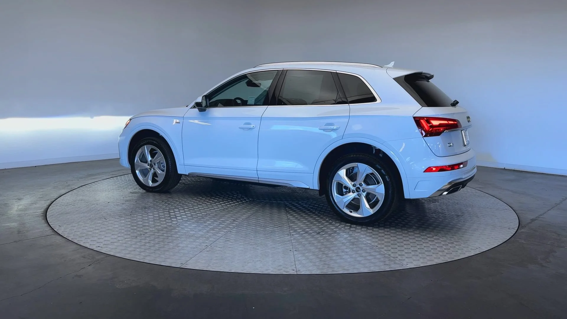 Used 2025 Glacier White Metallic Audi S line Premium Plus image 6