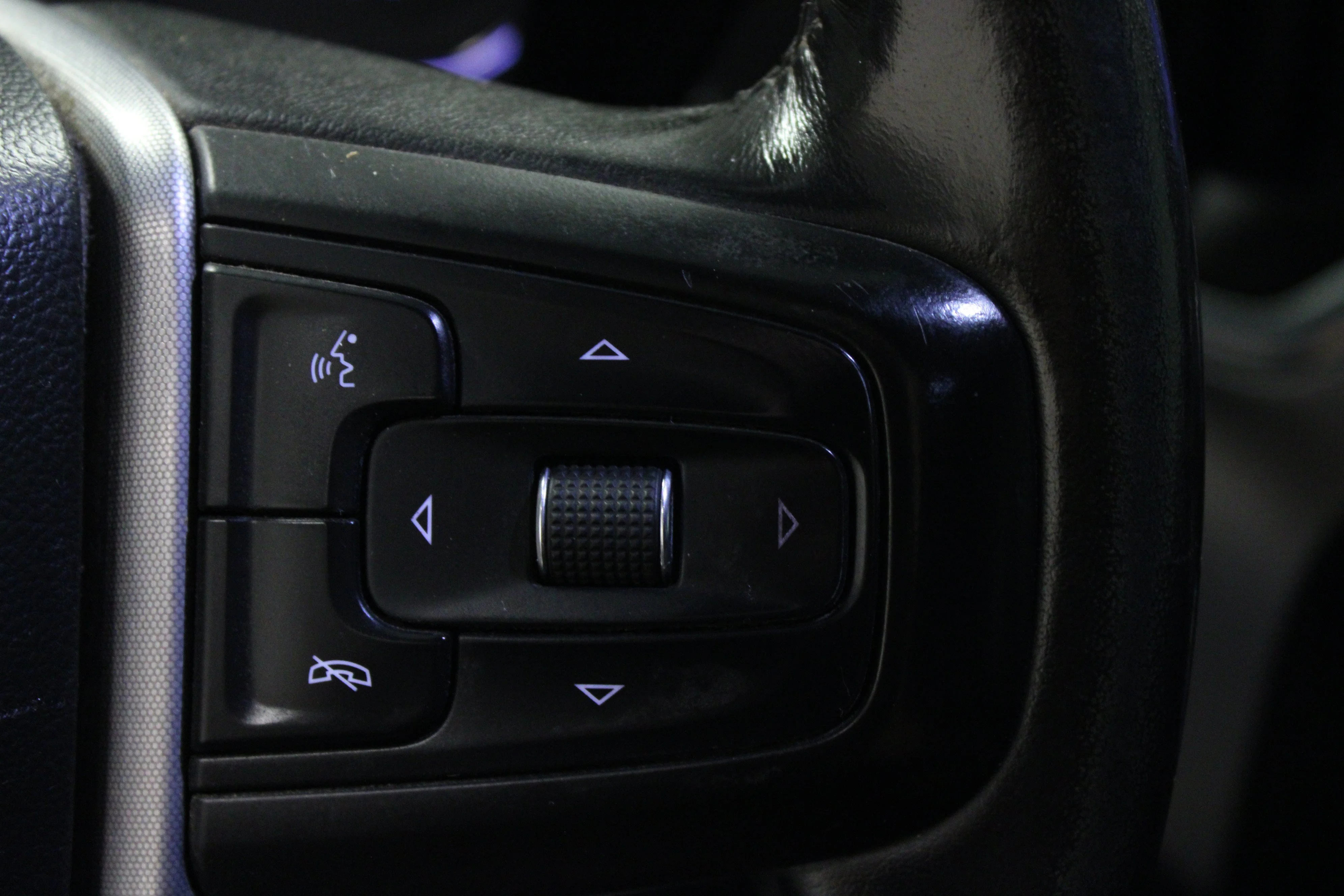 Used 2021 Summit White GMC SLE image 21