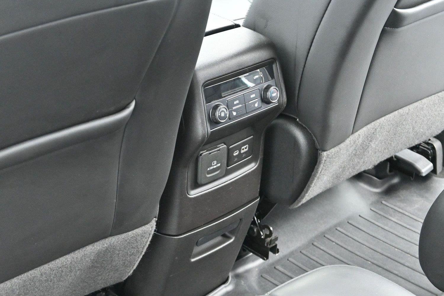 Used 2022 SUMMIT WHITE GMC SLT image 32