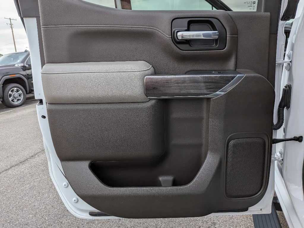 Used 2022 Summit White Chevrolet LTZ image 21