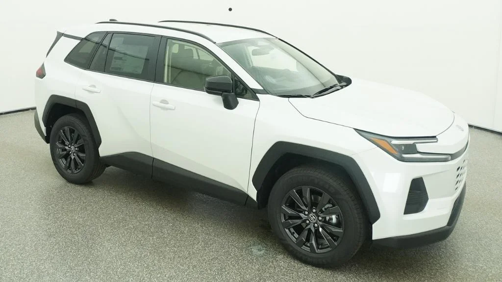 New 2026 Wind Chill Pearl Toyota XLE Premium image 57