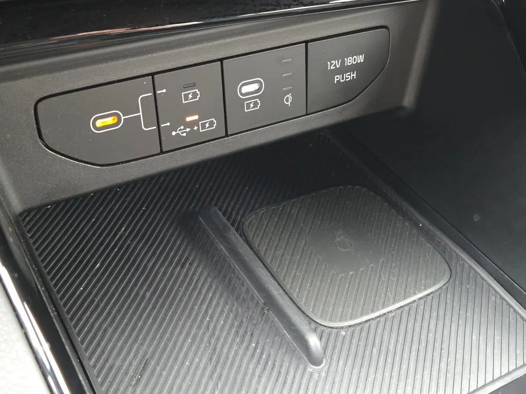 Used 2025 Aurora Black Pearl Kia GT-Line image 13