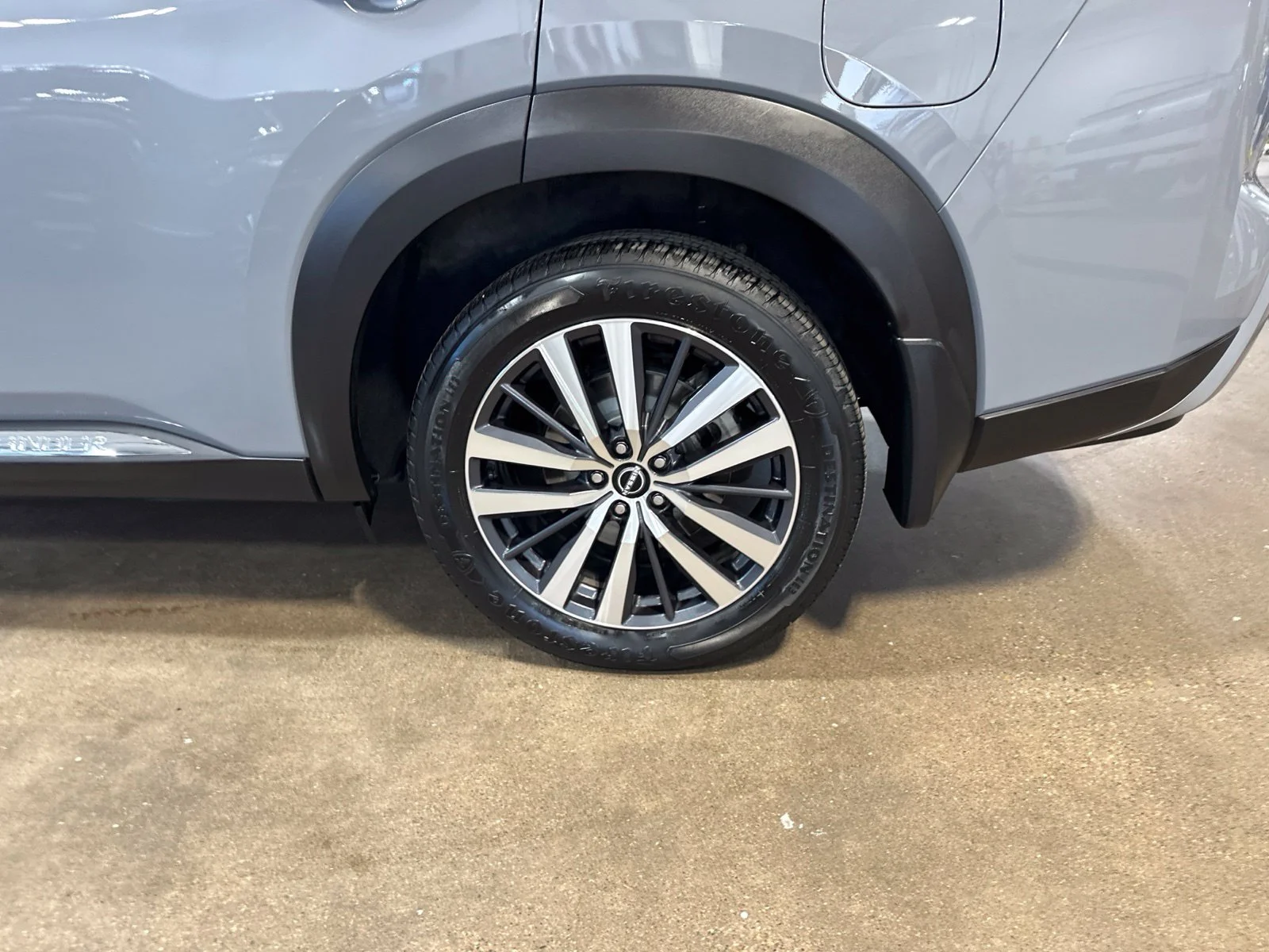 Used 2022 Gray Nissan Platinum image 8