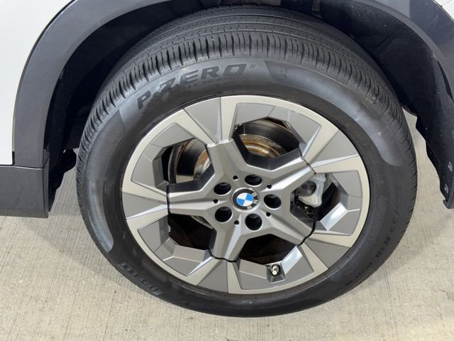 Used 2023 White Metallic BMW xDrive28i image 18