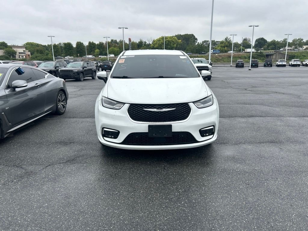Used 2023 White Chrysler Touring L image 2