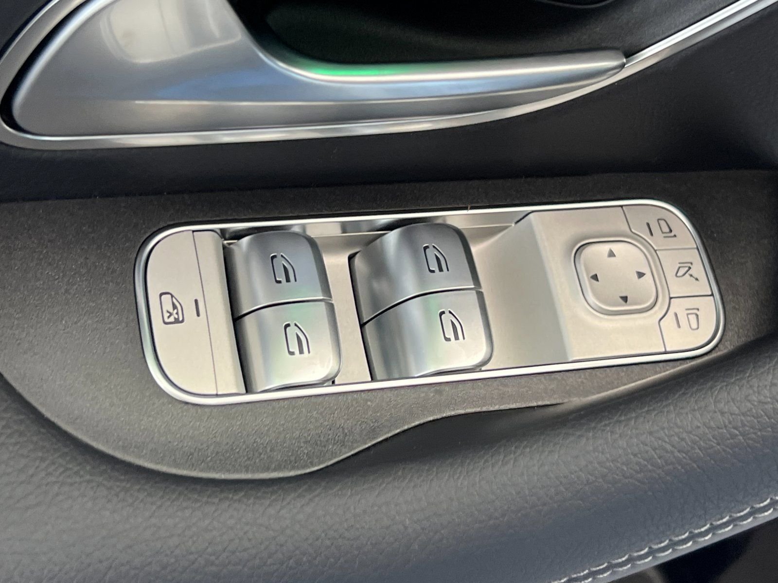 New 2026 MANUFAKTUR Moonlight White Magno Mercedes-Benz 450 image 15