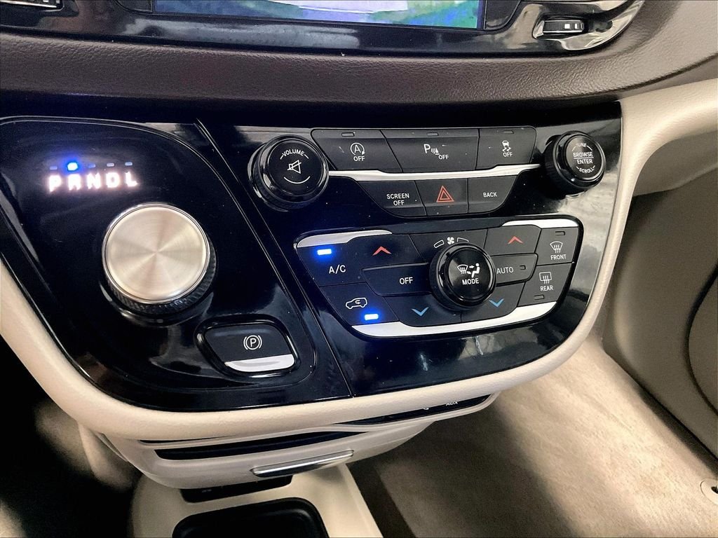 Used 2017 Black Chrysler Touring L image 26
