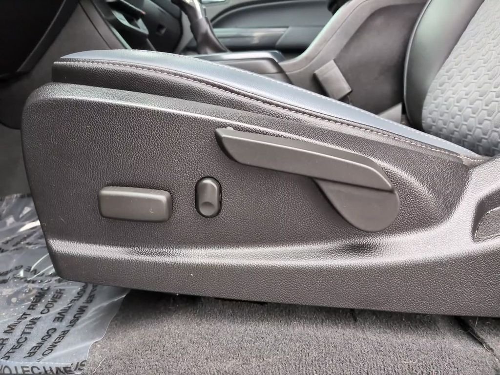 Used 2022 Red Chevrolet Z71 image 21