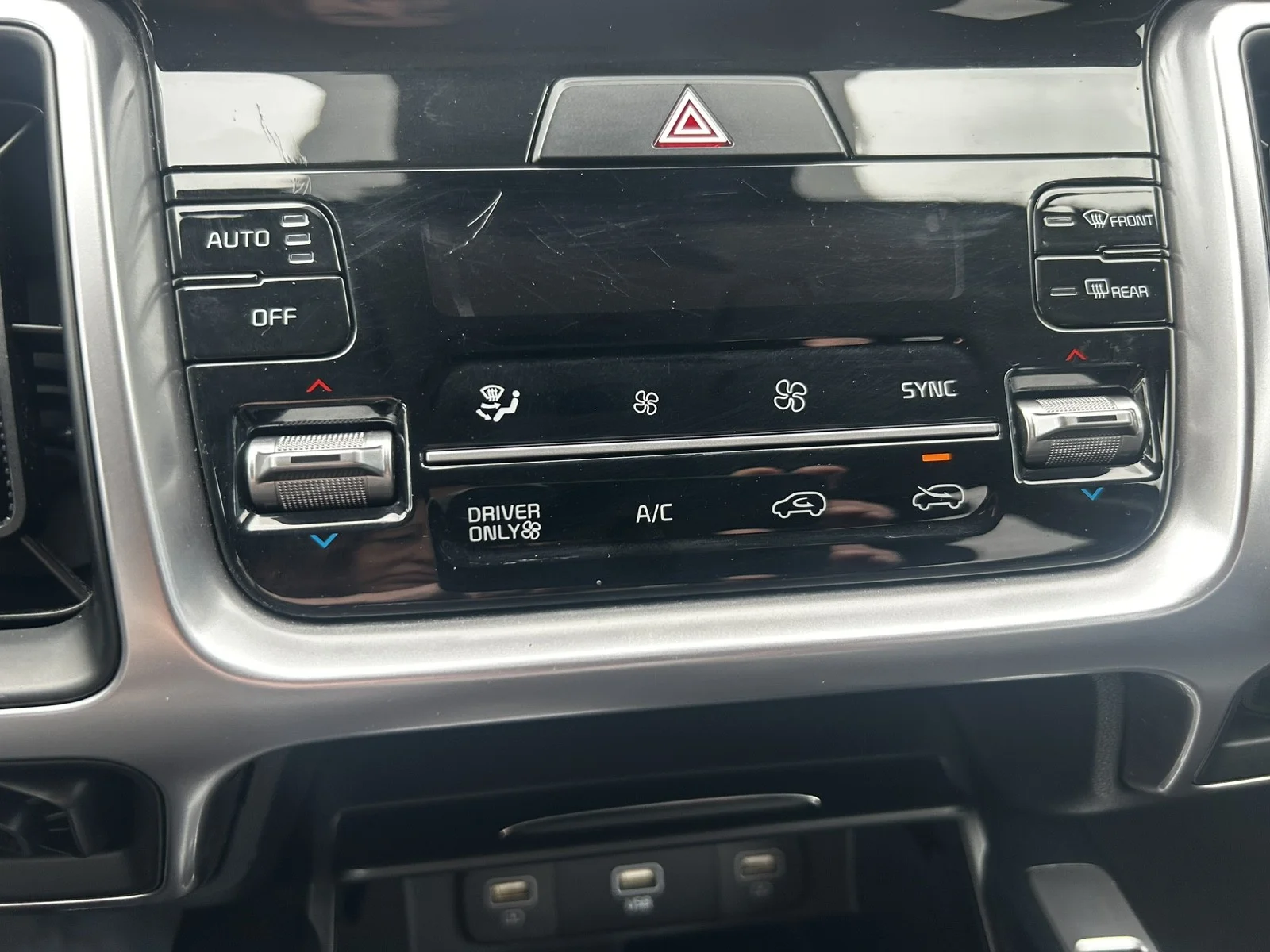 Used 2022 Black Kia S image 19