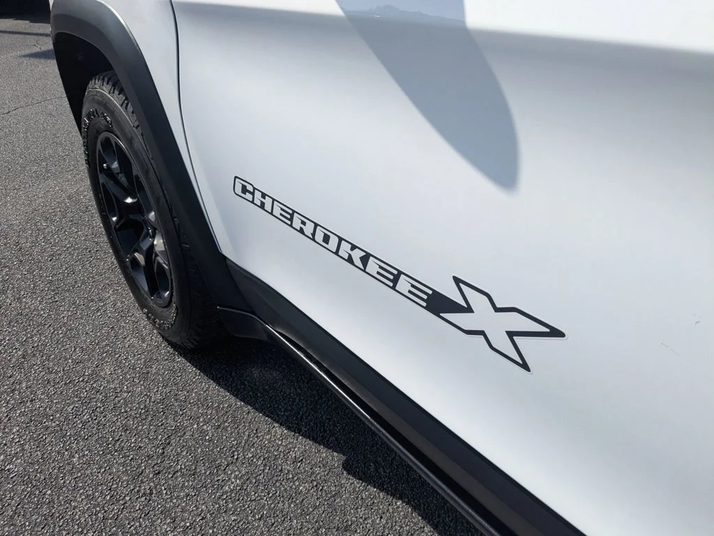 Used 2022 Bright White Clearcoat Jeep X image 28