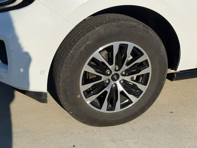 Used 2025 White Ford Platinum image 4