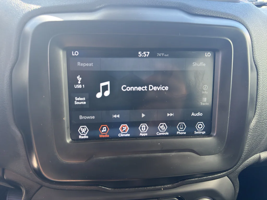 Used 2018 Glacier Metallic Jeep Trailhawk image 24