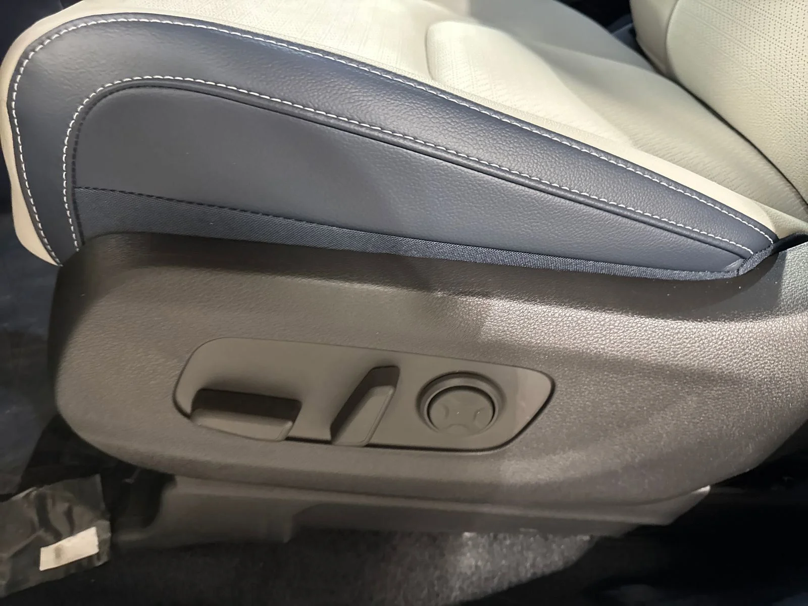 New 2026 Ceramic White Kia SX Prestige image 16