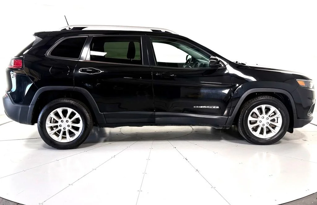 Used 2020 Black Jeep Latitude image 3