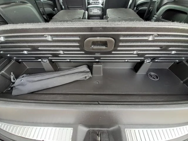 Used 2018 White GMC SLT image 58