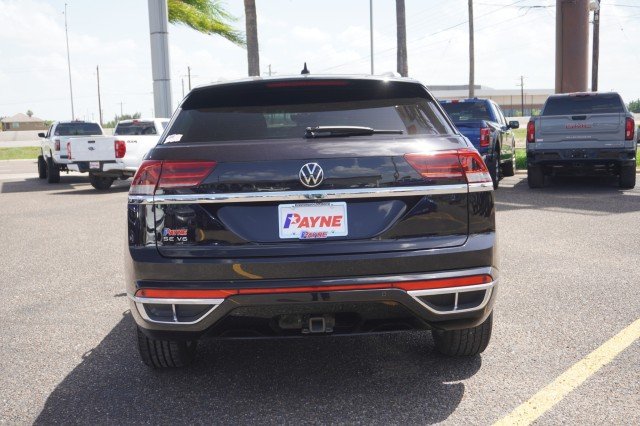 Used 2021 Deep Black Pearl Volkswagen 3.6L V6 SE w/Technology R-Line image 7