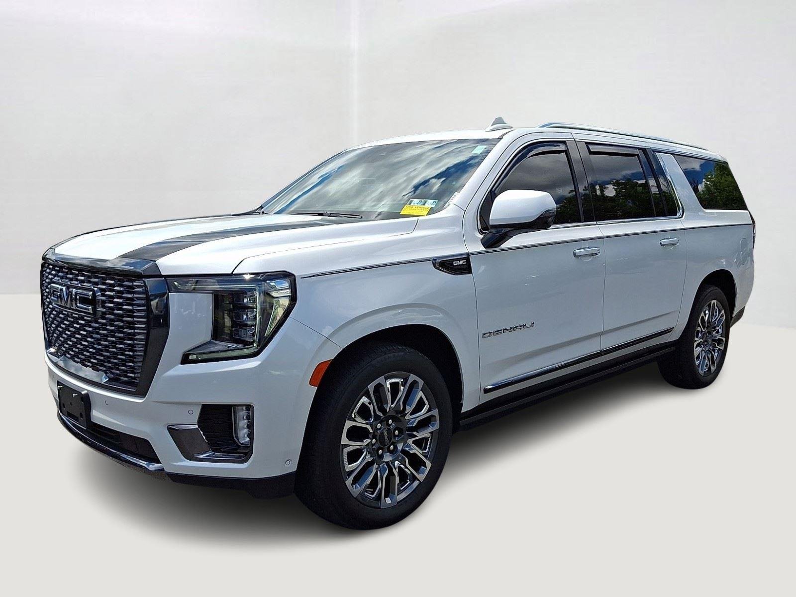 Used 2024 White Frost Tricoat GMC Denali Ultimate image 3