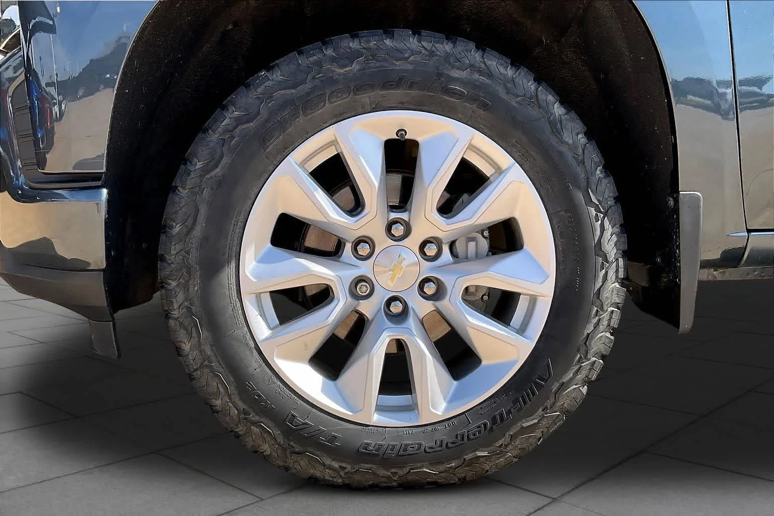 Used 2020 Shadow Gray Metallic Chevrolet Custom image 11