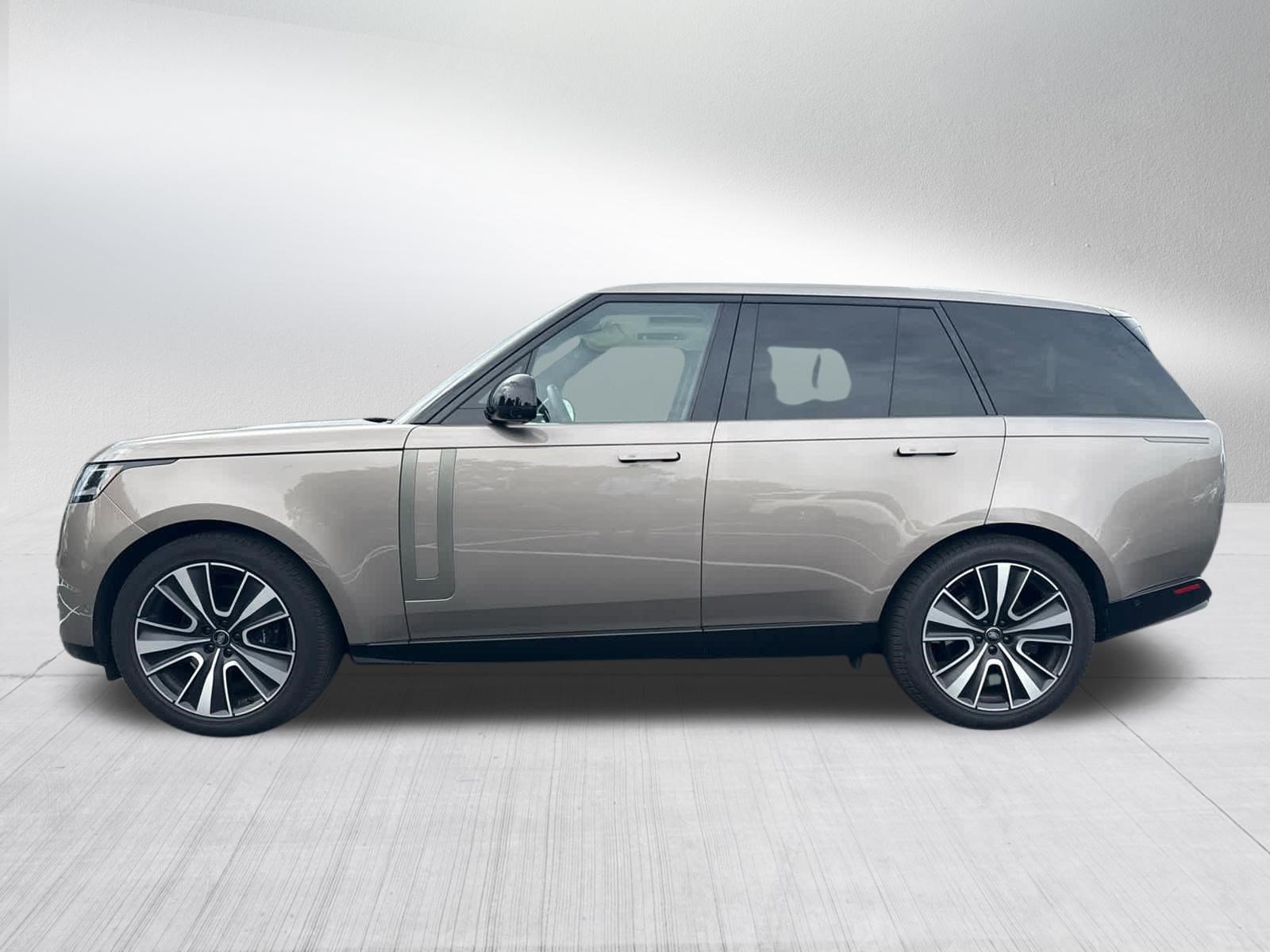 Used 2023 Lantau Bronze Metallic Land Rover SE image 5
