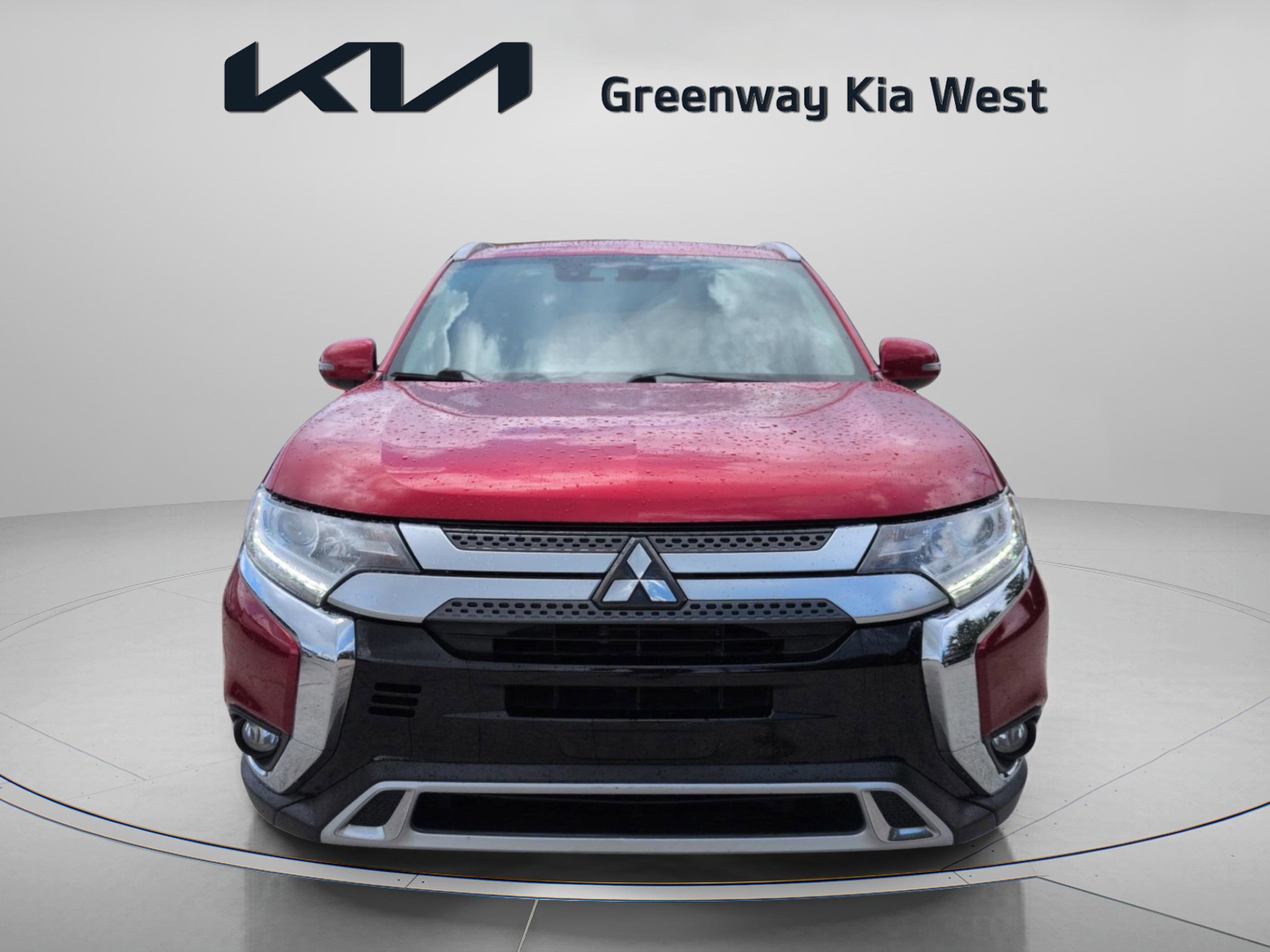 Used 2020 Red Diamond Mitsubishi SE image 3
