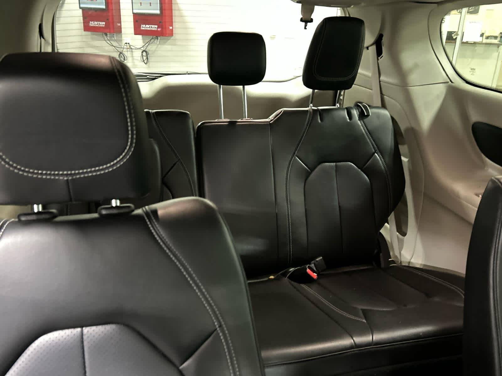 2023 Chrysler Pacifica Touring L - Photo 16