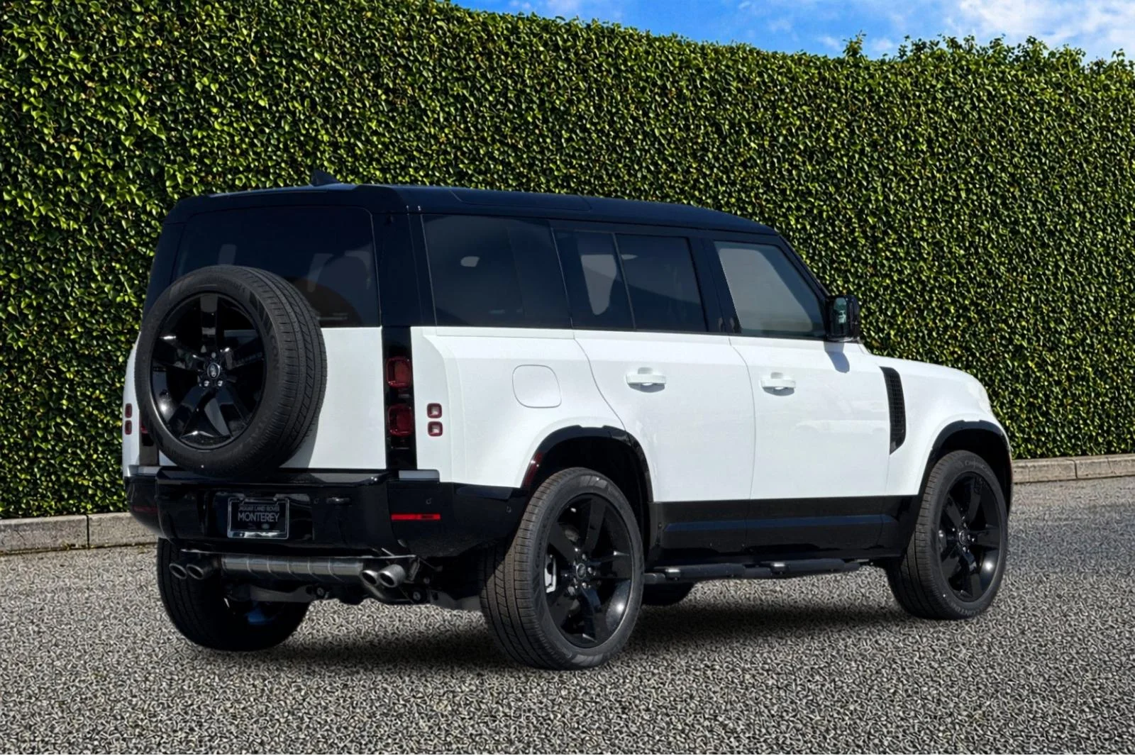 2025 Land Rover Defender X-Dynamic SE - Photo 6