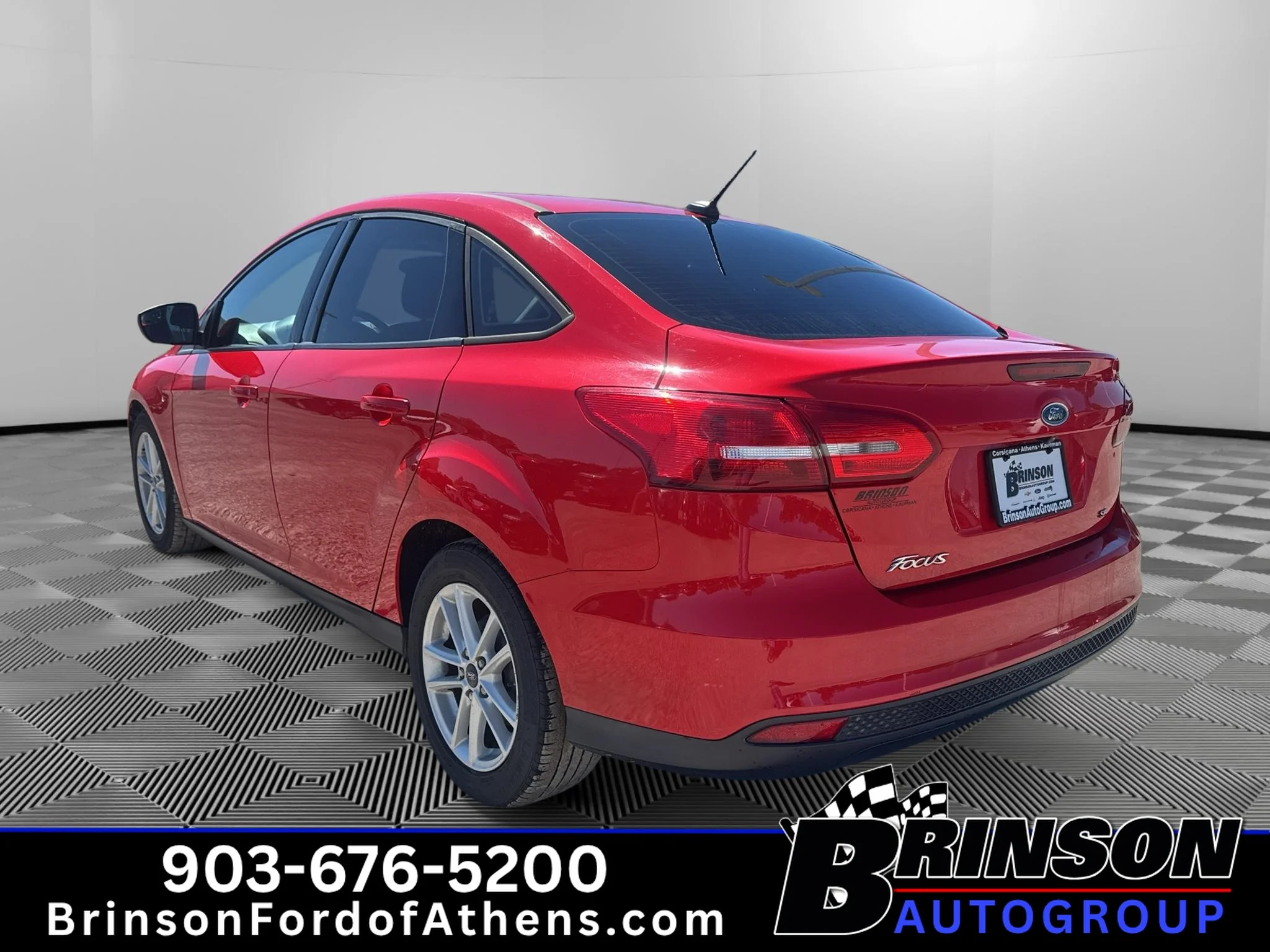 Used 2017 Race Red Ford SE image 7