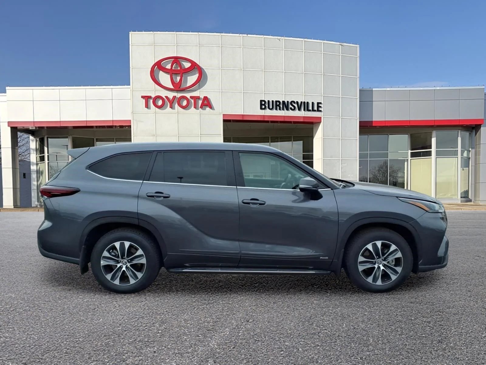 Certified 2025 Toyota Highlander XLE with VIN 5TDKBRCH9SS654424 for sale in Burnsville, Minnesota