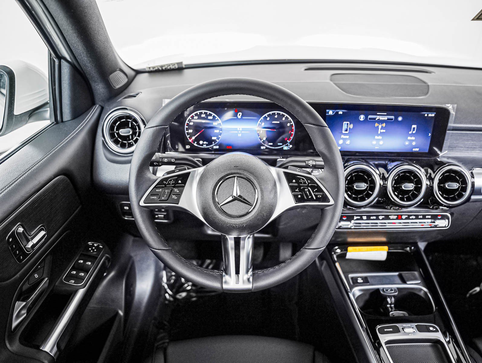 New 2026 Polar White Mercedes-Benz GLB 250 image 14